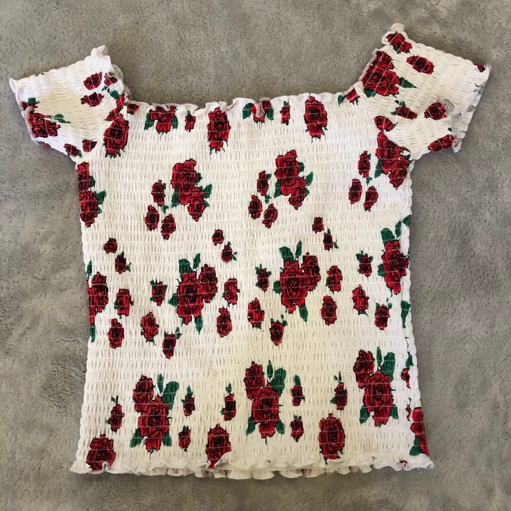Off the shoulder tee